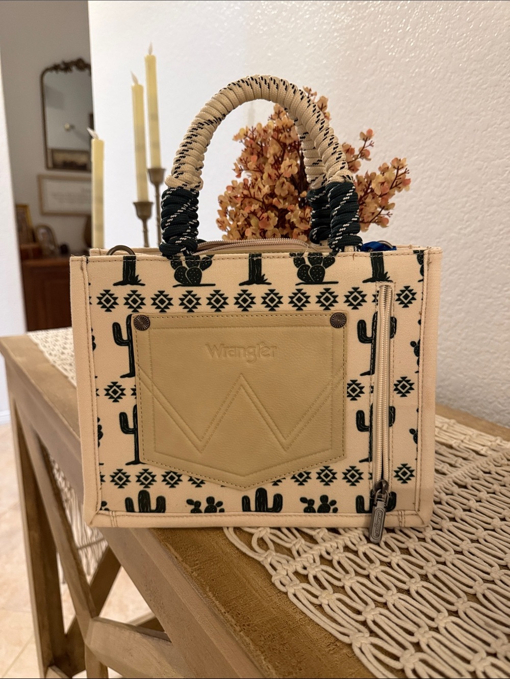 WRANGLER SOUTHWESTERN PRINT ROPE HANDLE TOTE BAG - Picture 4 of 5